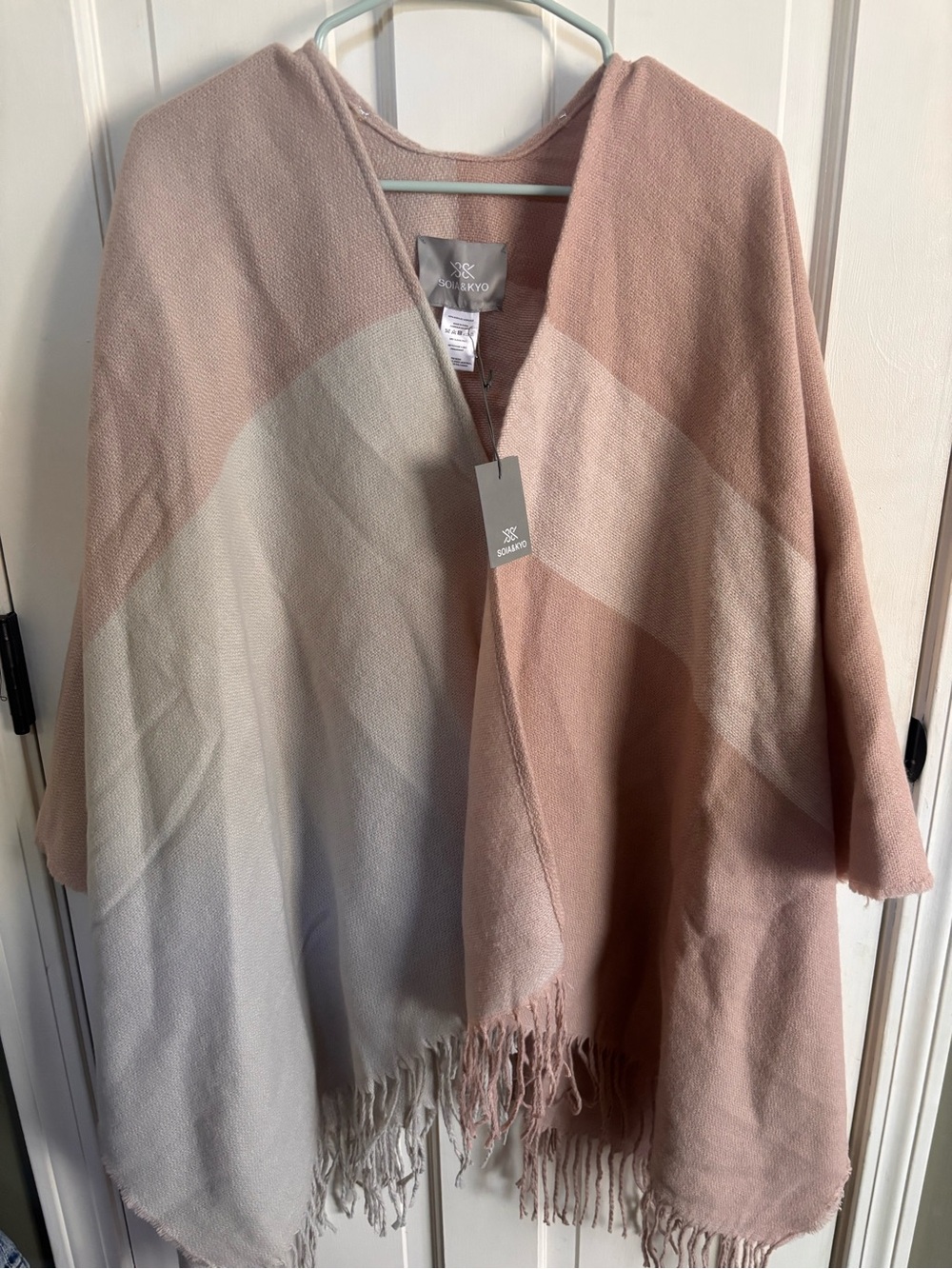 Soia & Kyo Shawl NWT